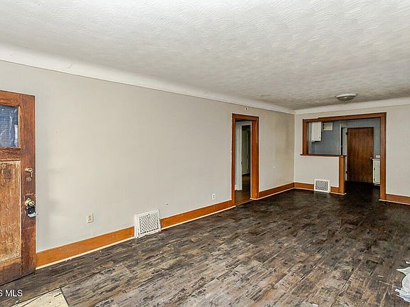 4th image of 1838 Berdan Ave