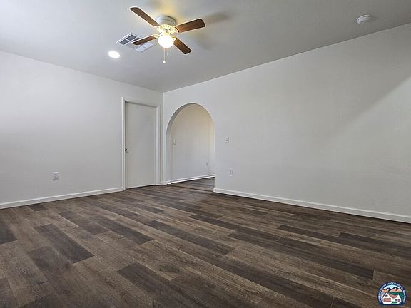 3rd image of 118 Dahlia Ln
