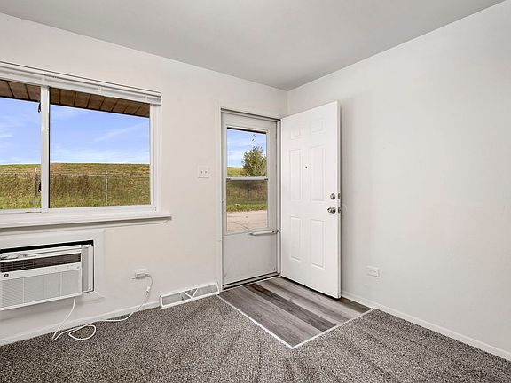 4th image of 373 Greenbay Ave