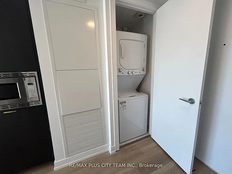 1 Jarvis St E #527 — Photo 13