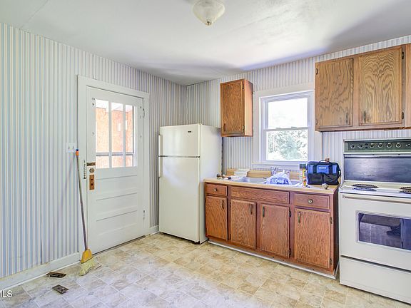 8th image of 2346 Carolina Ave