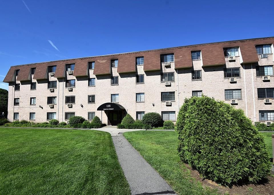 1st image of 135 Grove St APT 117