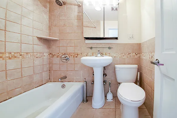 Rented by Warburg | media 7