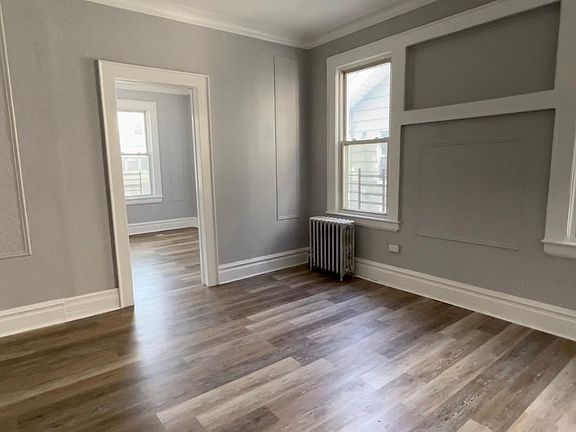 3rd image of 216 Alexander St Floor 1
