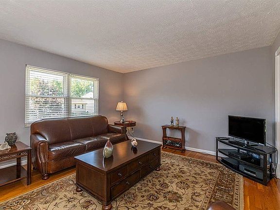 3rd image of 3451 Misty Creek Dr