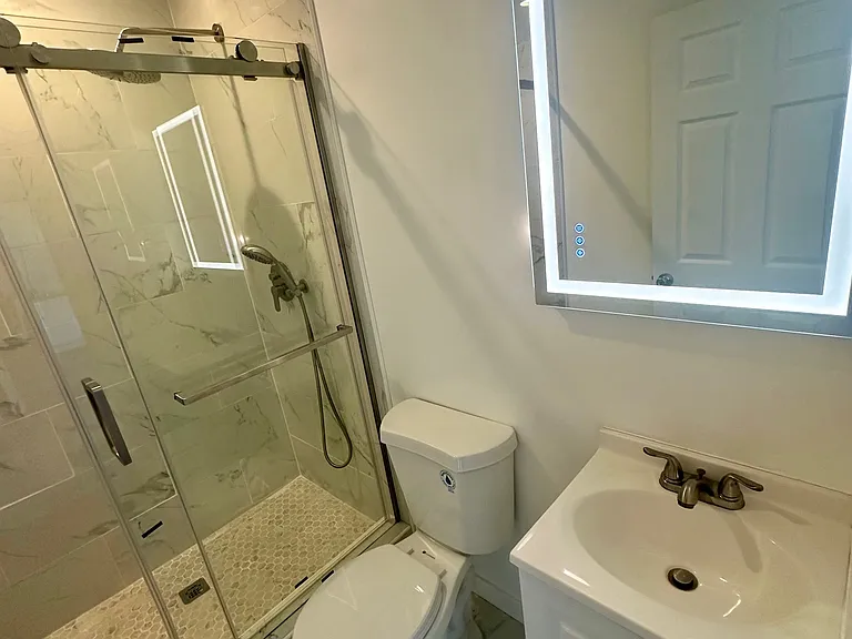 8958 N Swinton Ave — Photo 22