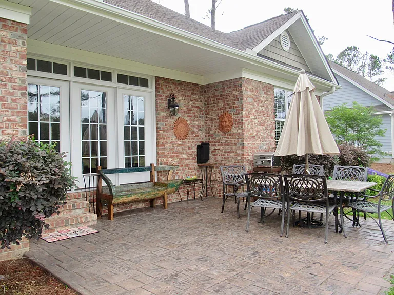 1271 Greenbriar Dr — Photo 6
