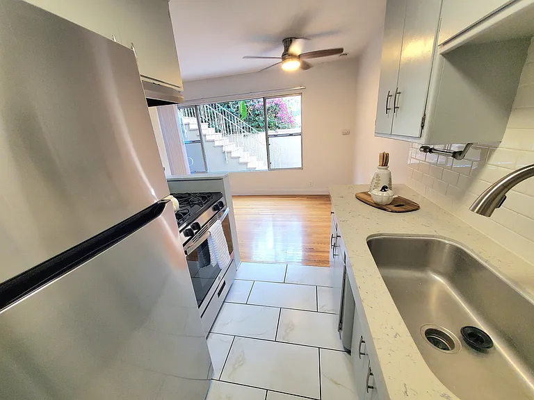 330 Orizaba Ave #7 — Photo 7