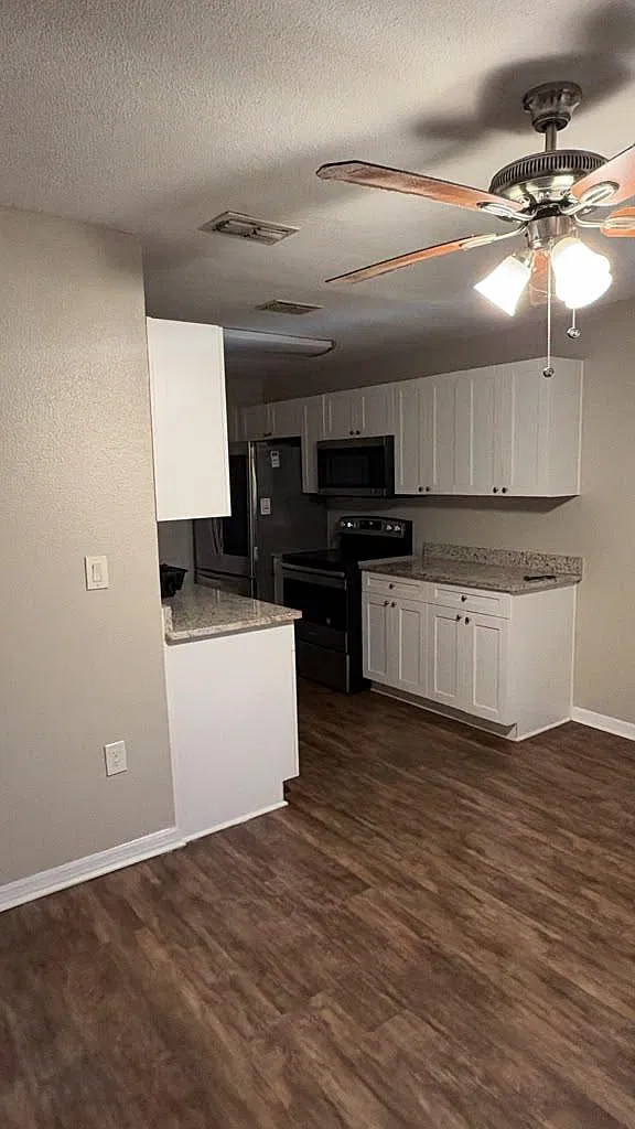 3 bed, 966 sqft, $1,500 — Photo 2
