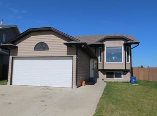 26 SE Wilkinson Cir, Sylvan Lake, AB T4S2N7