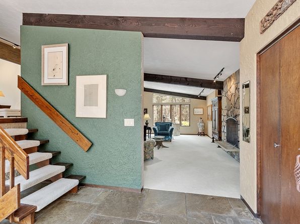 51 Carleton Rd, Carlisle, MA 01741