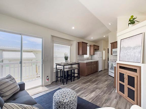 5th image of 1050 S Arizona Blvd #201
