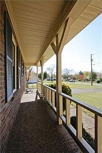 1st image of 402 Ramblewood Ln