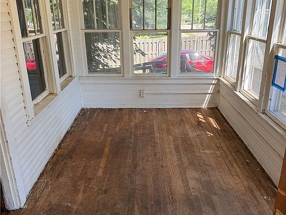 5th image of 1027 Austin Ave