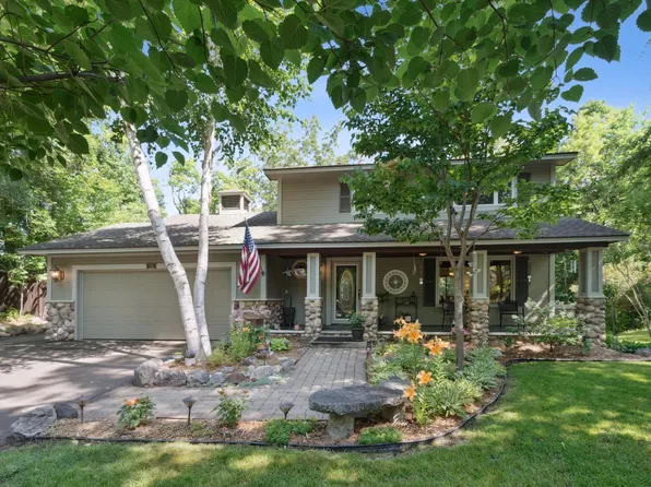 760 Bighorn Dr, Chanhassen, MN 55317