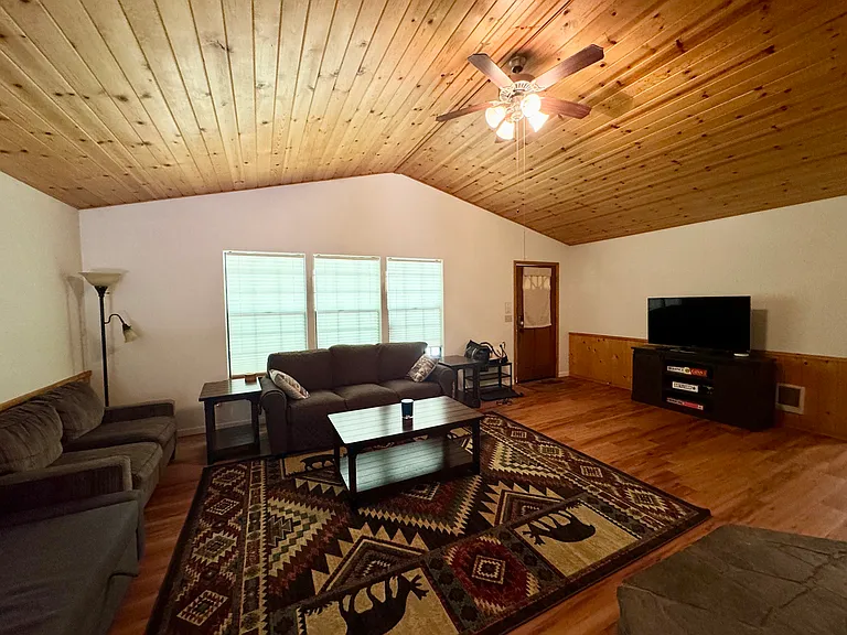 2093 Fairway Dr — Photo 2