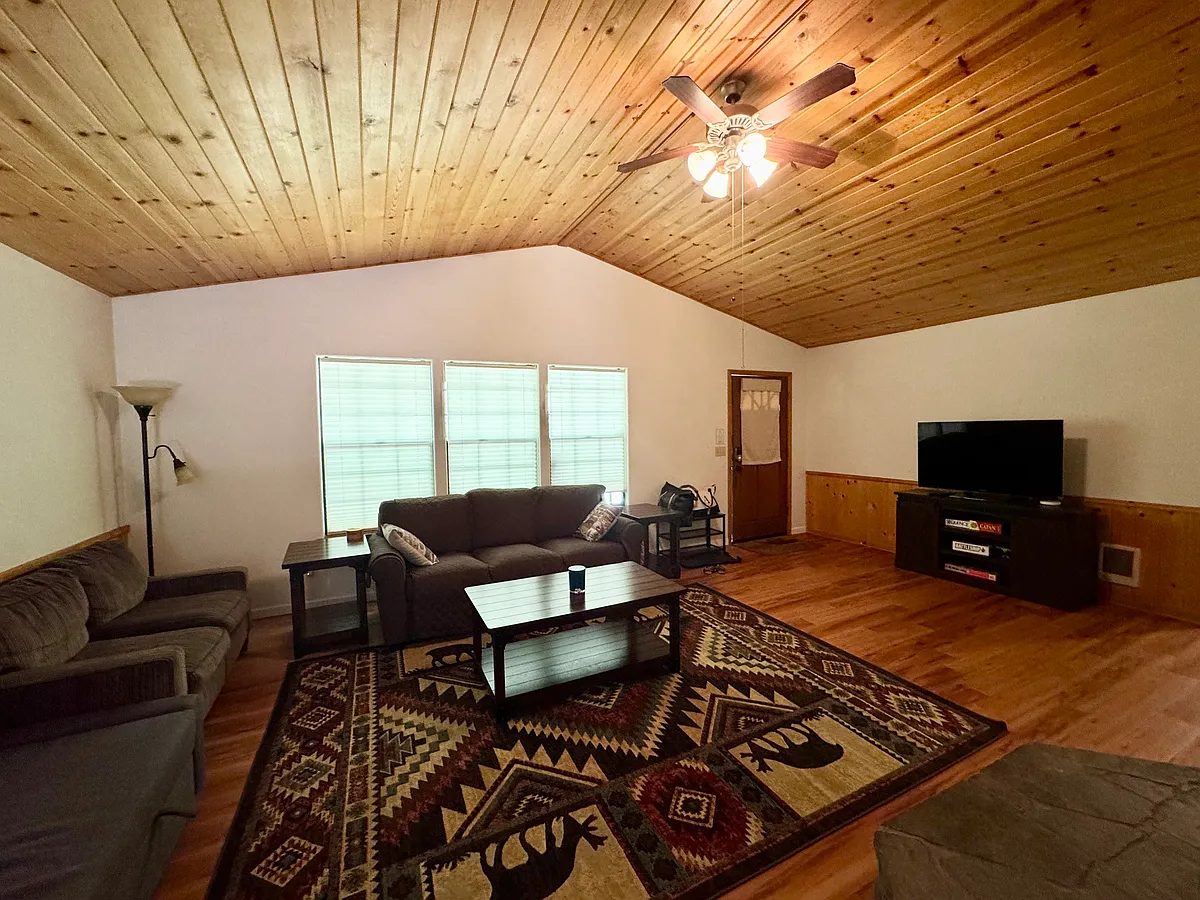 Building Photo - 2093 Fairway Dr