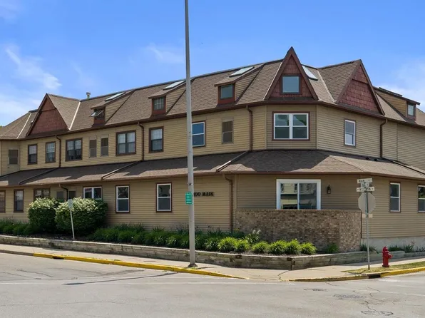 100 Main STREET #102, Pewaukee, WI 53072