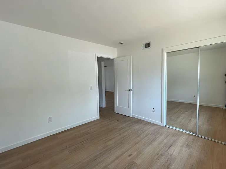 1368 Crownview Dr — Photo 9