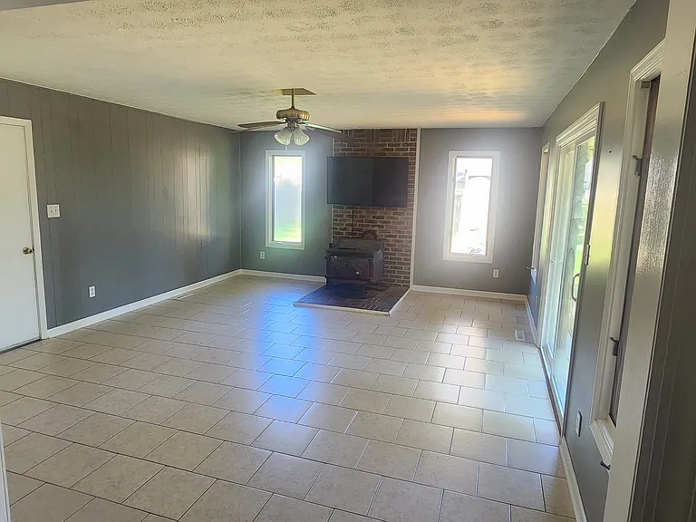 402 Watson St — Photo 8