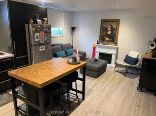 2247 Haltyre Ct #1, Mississauga, ON L4Y 1X6