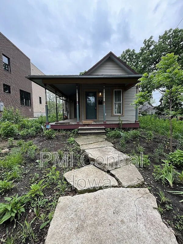 3 bed, 2.0 bath, 1776 sqft, $2,025 — Photo 4