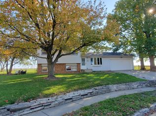 3214 Winchester Dr, Bloomington, IL 61704