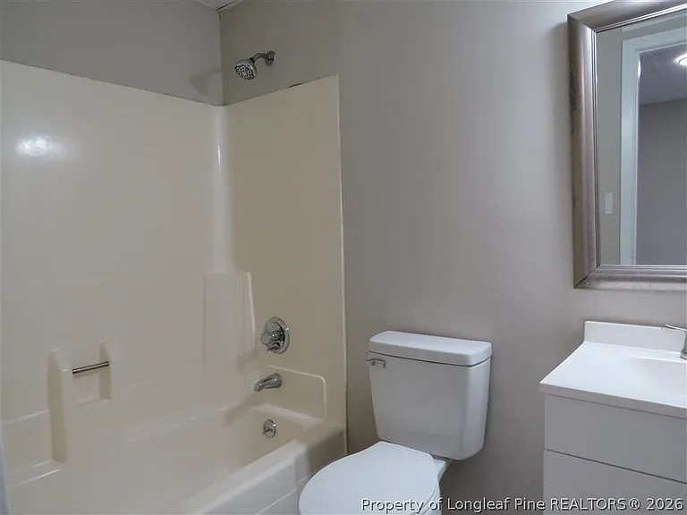 210-18 Colonial Dr — Photo 10