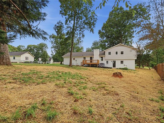 4th image of 401 Clarendon Dr