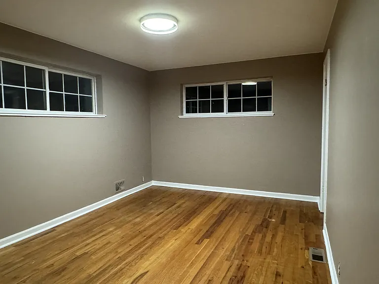 Upstairs - Bedroom 1 (New Blinds installed picture needs updating)