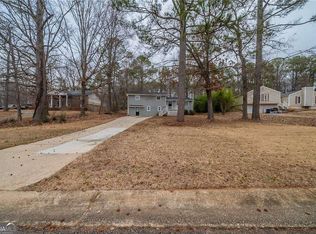 6520 Chickasaw Dr, Douglasville, GA 30135