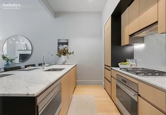 4th image of 215 E 19th St APT 2A