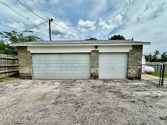 4th image of 1535 E Shore Dr