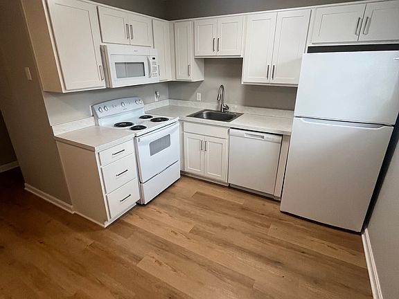 3rd image of 4262-4264 N Main St