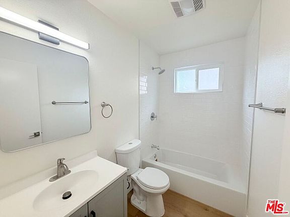 5th image of 953 S Westmoreland Ave #15