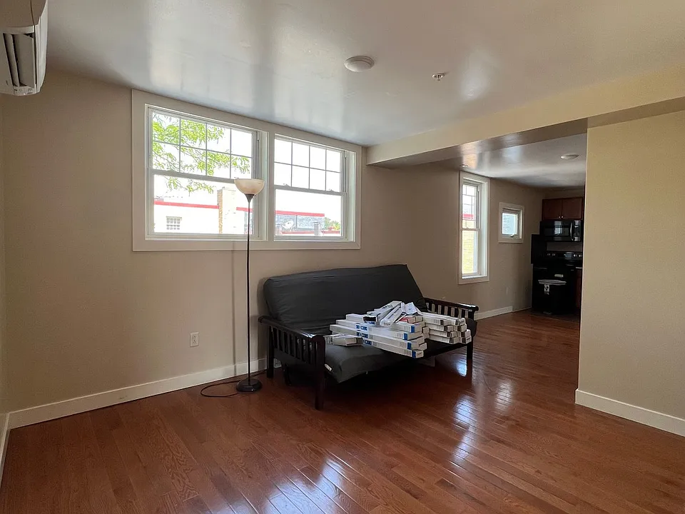 101-109 W Highland Aly