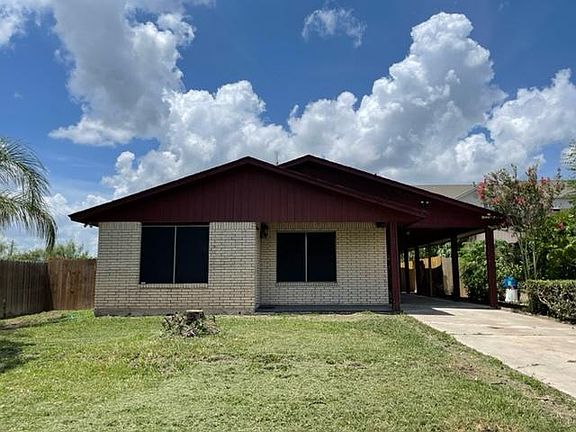 House front view. Covered parking on the right side.
