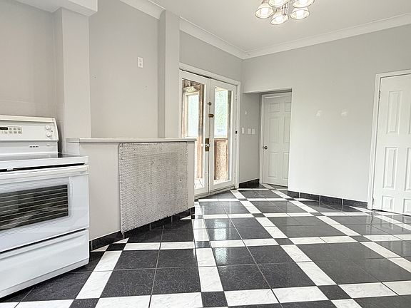 4th image of 257 Vidal St S #1