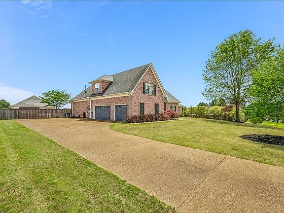 4th image of 4234 S Forest Hill Dr