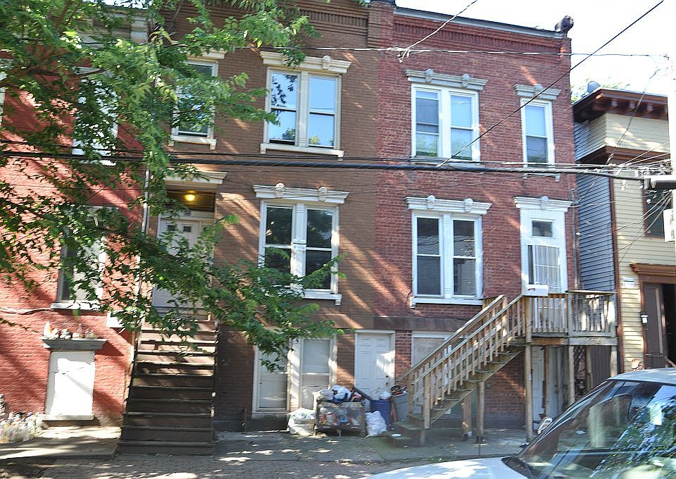 2nd image of 322 1st St