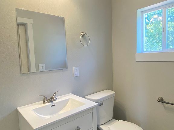 3rd image of 710 2nd Ave N #2