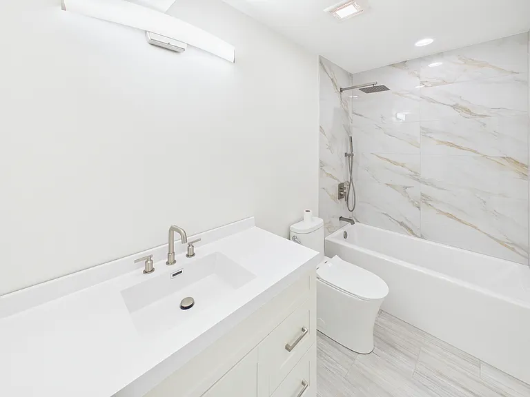 2421 W Lexington St #G — Photo 9