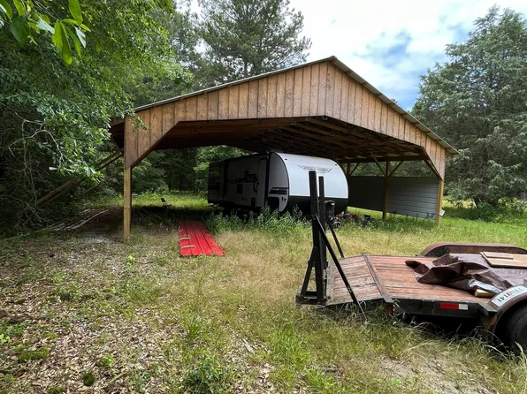 80 Allen Spur, Grantville, GA 30220