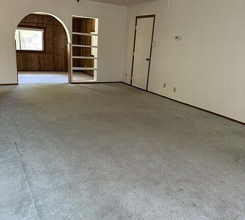 2nd image of 887 N Cochise Dr