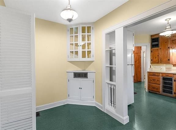 5th image of 5527 Newton St
