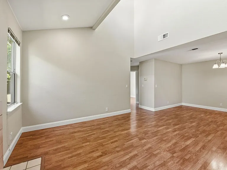 3808 Alder Ave — Photo 6