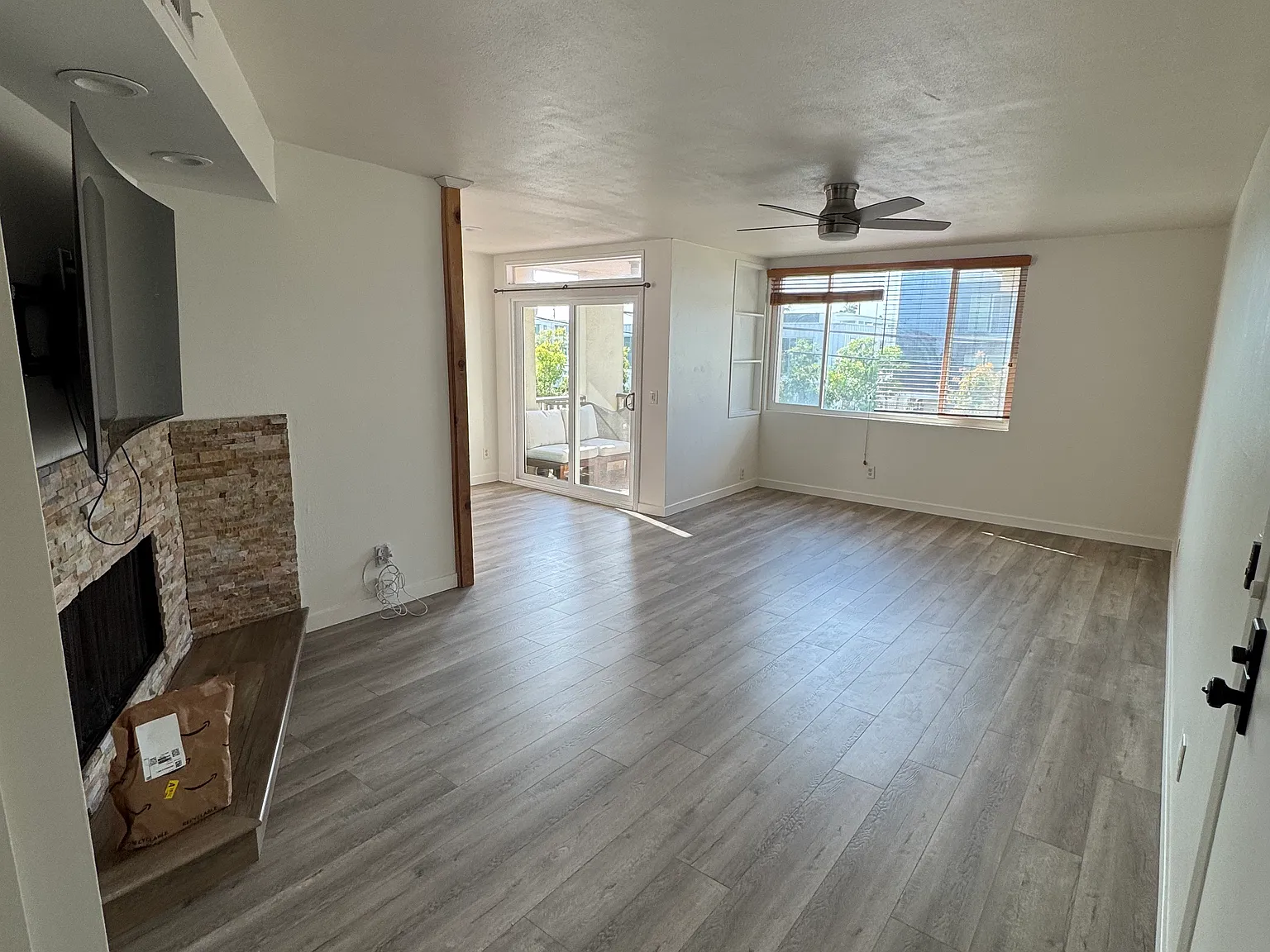2 bed, 1018 sqft, $3,400 — Photo 1
