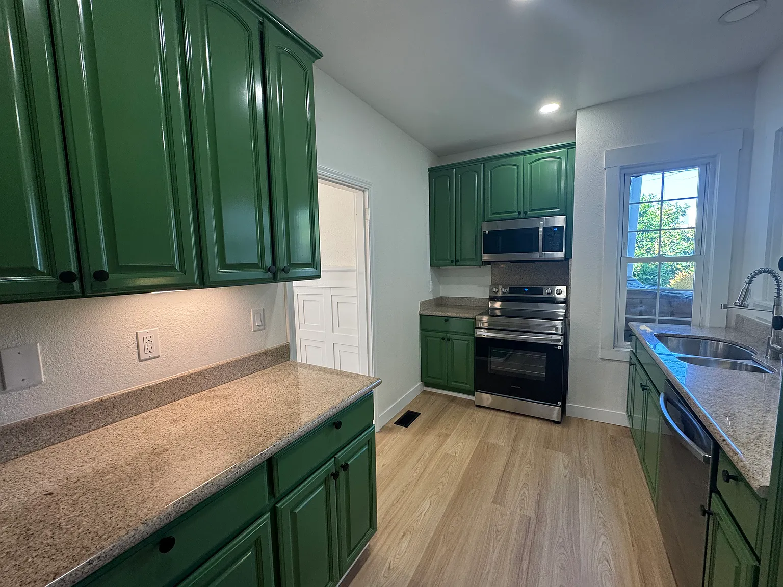 4 bed, $5,000 — Photo 4