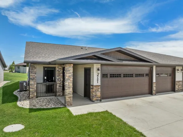 3721 White Pine Cir SE, Minot, ND 58701