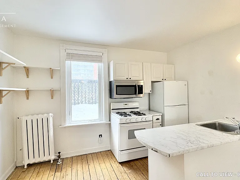 208 Clarence St #4 — Photo 2